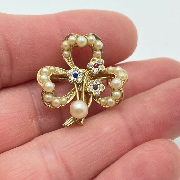 Vintage Gold-Tone Shamrock Brooch With Faux Pearls & Rhinestone Flowers - Picture 5 of 9